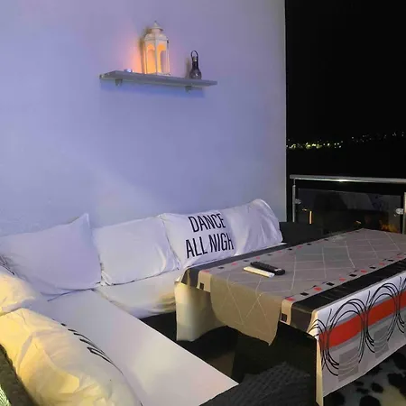 Апартаменты Seaesta Holiday-Luxury Seaview